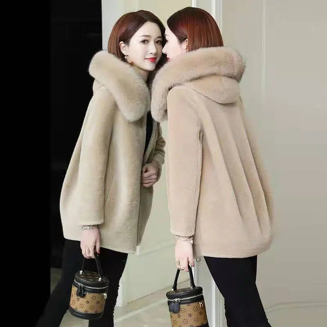 2023 New Sheep Shearing Coat Jacket Women Winter Faux Fur Overcoat Middle-aged Female Hooded Windproof And Warm Coats 5XL