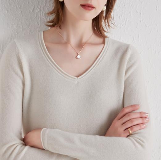 Korean version 2020 autumn and winter Korean version new v-neck loose sweater women's long-sleeved solid color inner pullover knitted bottoming shirt, v-neck loose sweater women, solid color inner pullover knitted