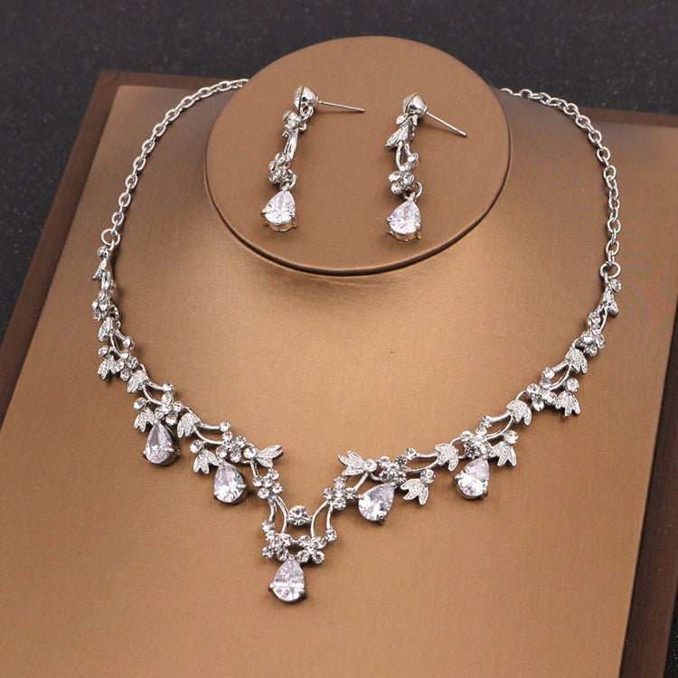 Korean fine and simple Bridal Necklace Set Earrings, two sets of Rhinestone Wedding Dress with jewelry accessories