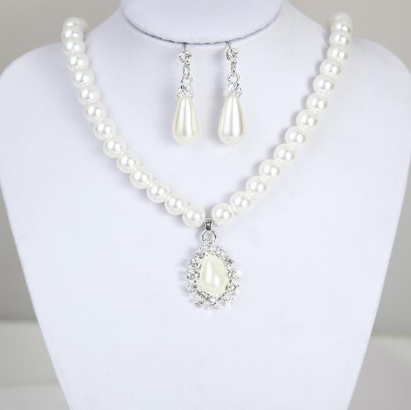 Pearl necklace set