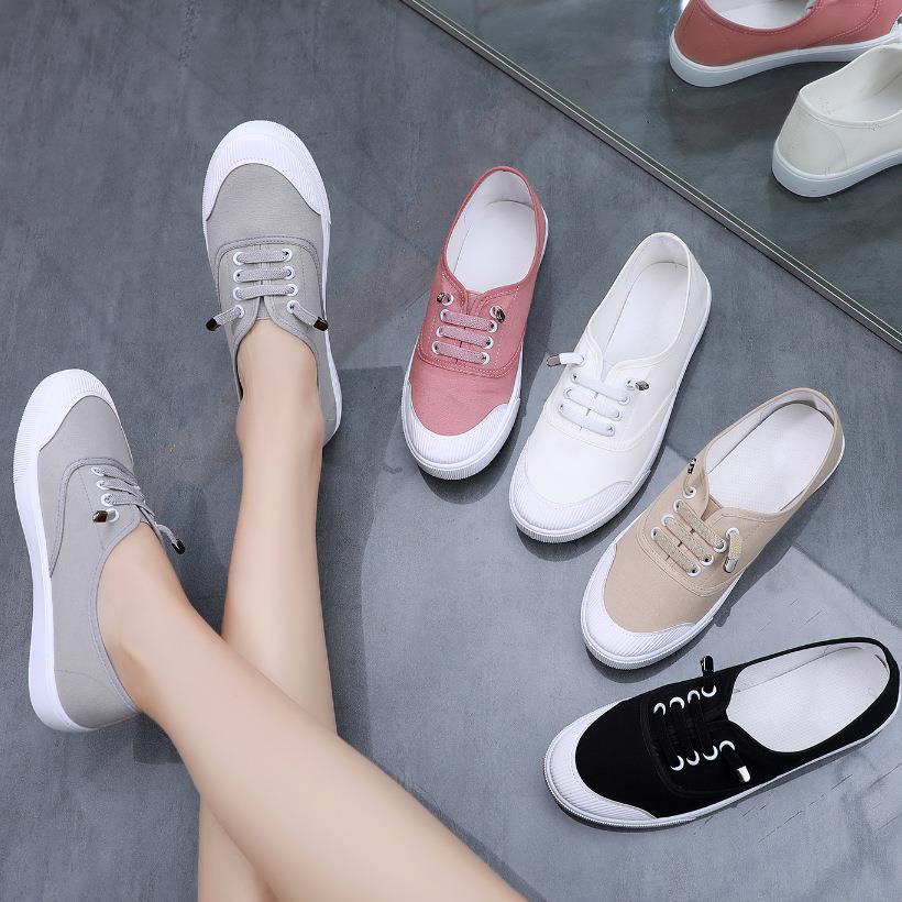 Canvas sports shoes