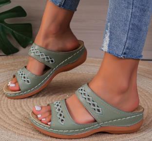 Non-slip open toe sandals allow you to walk without resistance.