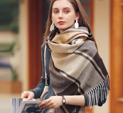 Ester Scarf Checkered winter scarf