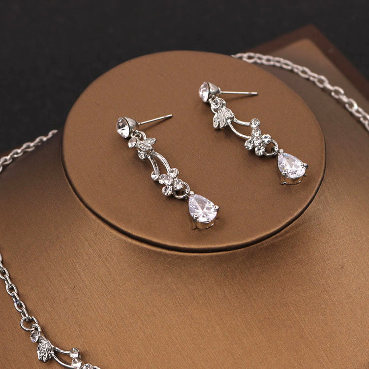 Korean fine and simple Bridal Necklace Set Earrings, two sets of Rhinestone Wedding Dress with jewelry accessories