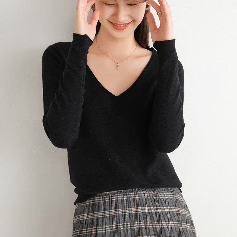 Korean version 2020 autumn and winter Korean version new v-neck loose sweater women's long-sleeved solid color inner pullover knitted bottoming shirt, v-neck loose sweater women, solid color inner pullover knitted