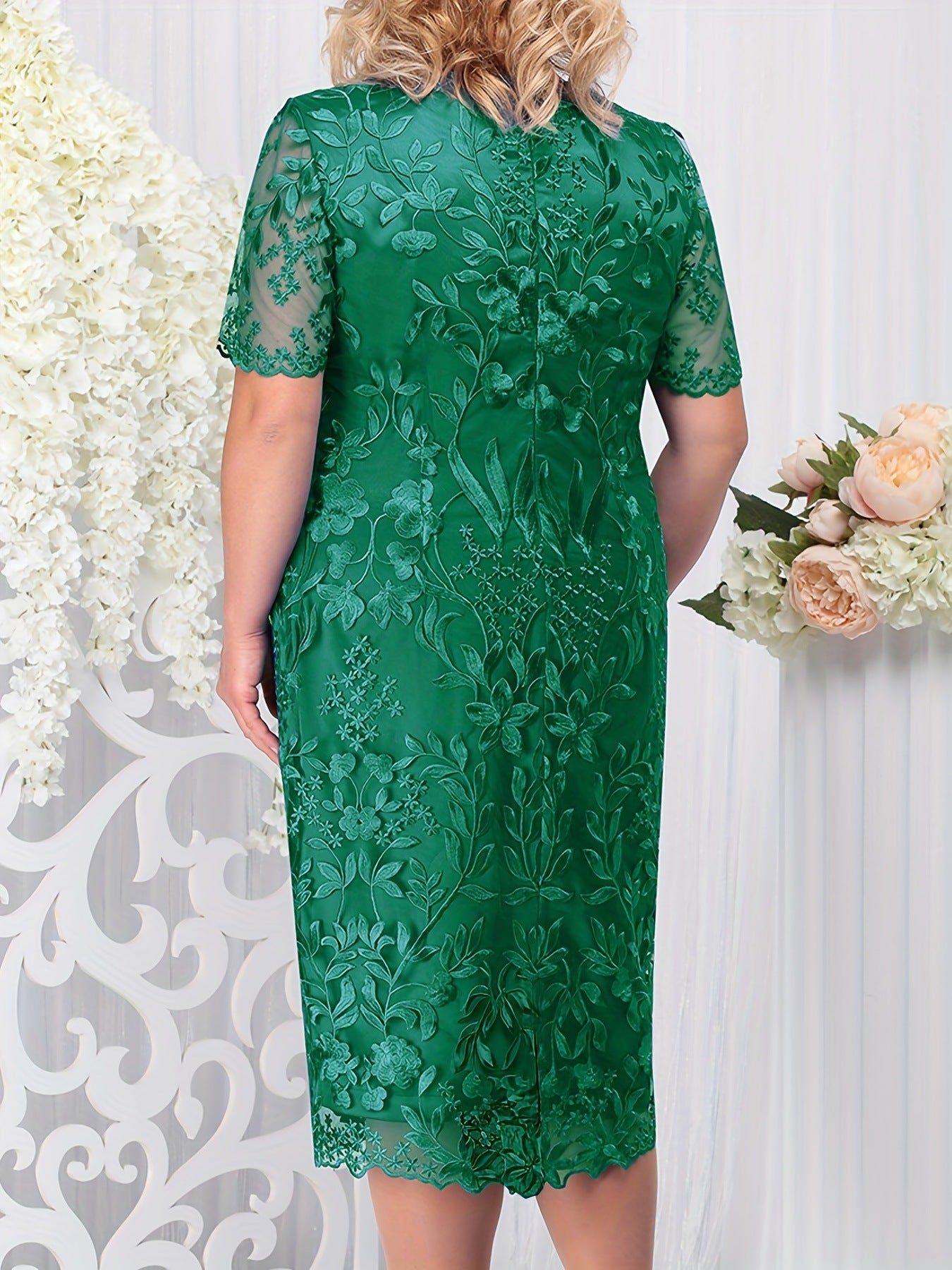 New Large Size Women's Dress Stitching Embroidered Lace Slim-fit Cocktail Dress