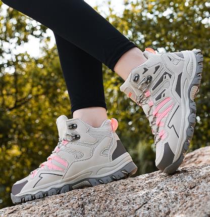 Expedition – Lightweight orthopedic hiking and outdoor shoes with removable strap.