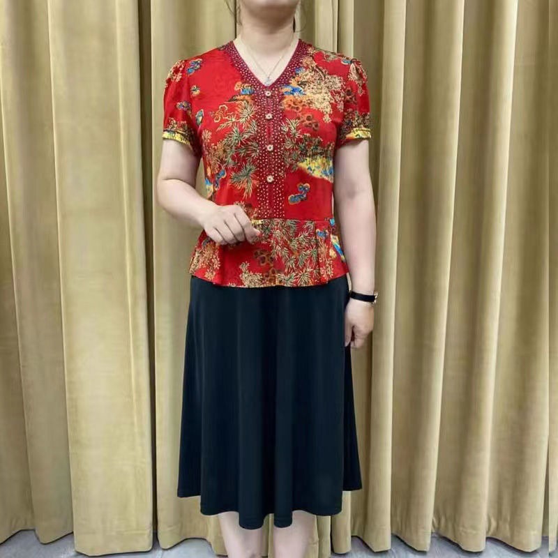 Summer middle-aged and elderly mother ice silk dress large size slim retro improved cheongsam skirt cover meat fake two-piece skirt