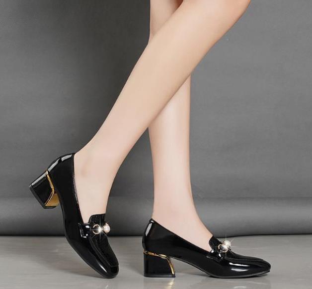 New mid-heeled thick-heeled women's shoes patent leather versatile soft sole fashionable leather shoes pearl shallow mouth non-slip comfortable large size single shoes