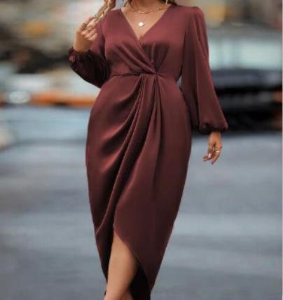 Elegant dress with lantern sleeves and V-neck