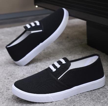 Canvas sports shoes