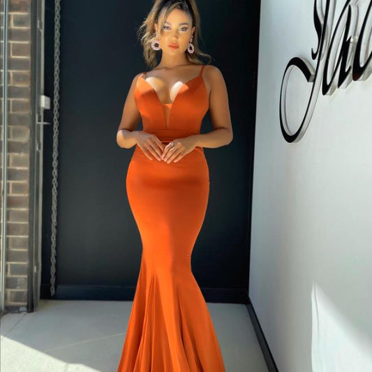 Women's Dresses in Europe and the United States V-neck Halter Hip Repair Fishtail Floor-length Evening Dresses for Banquets and Parties