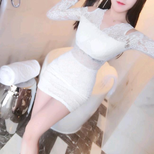 Nightclub sexy skirt 2020 spring and summer new V-neck hollow Slim long-sleeved tight lace dress