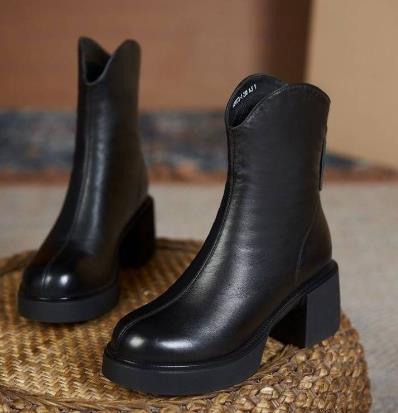 Bota Feminina Salto Grosso e Cano Arredondado - E-books + Frete Grátis